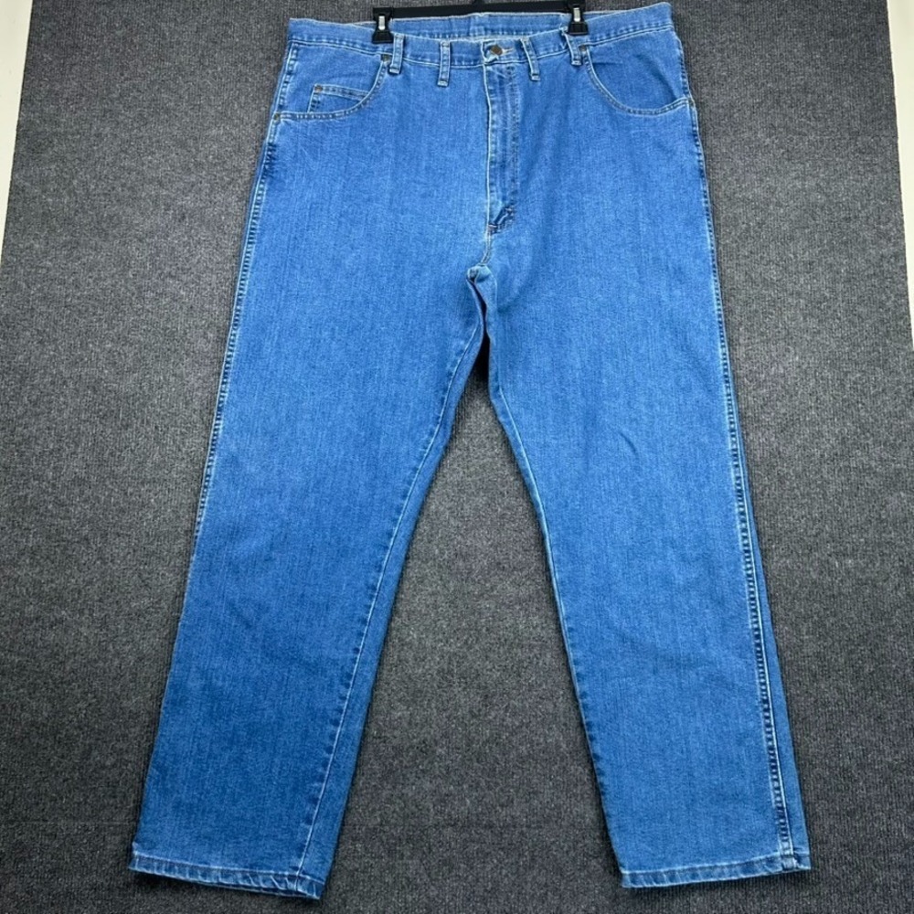 Wrangler Rugged Wear Jeans Mens 44x32 Blue Medium Wash Straight Denim Cowboy